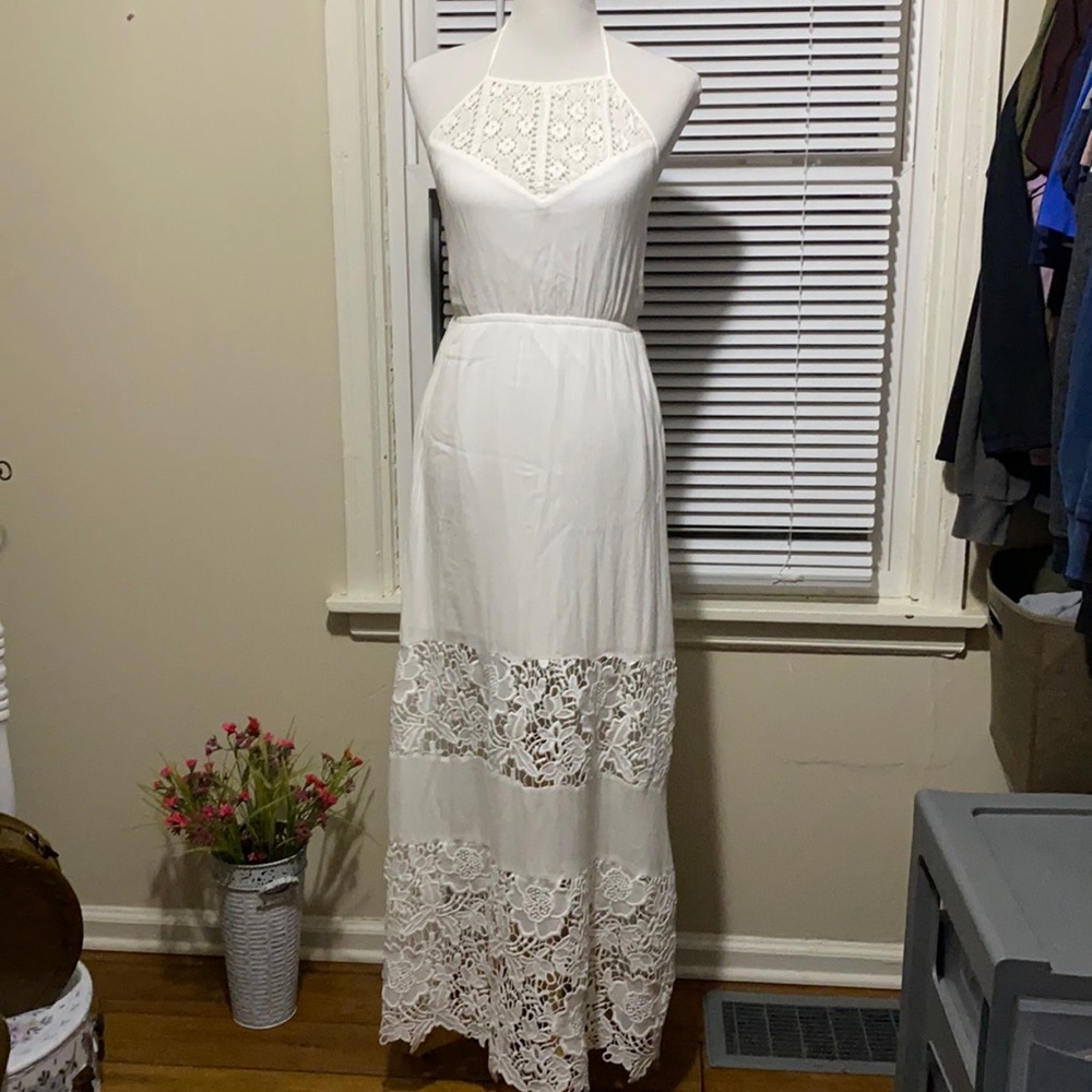 Lulu’s white maxi Dress size S